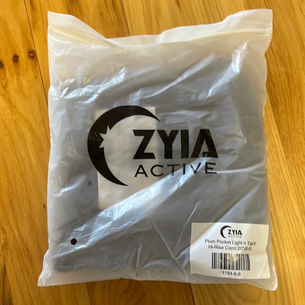 ZYIA 6-8 Plum Pocket Light n Tight Hi-rise Capri 20”